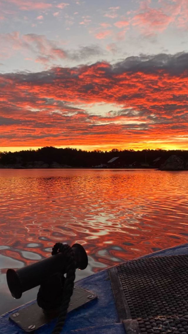 Med et lite tilbakeblikk på året som gikk, ønsker vi alle våre medlemmer, følgere, samarbeidspartnere, kunder og leverandører ett riktig godt nytt år! ❤️ #Bragdøya #Kystkultur #Fartøyvern #Kysttradisjon #MaritimKultur #Båtvern #kystenvår #Kystliv #norwaytoday #agdersjekte #coastlifeofnorway #coastlifeofnorway #fishing #kristiansandnorway #kristiansand #woodboat  #Fartøykultur #BevarKysten  #rowing Bragdøya kystlag @topptilhengere Visit Kristiansand Visit Sørlandet Forbundet Kysten Bredalsholmen Dokk og Fartøyvernsenter Sykkelglede Kristiansand Kristiansand kommune Grønningen fyr. MS BRAGDØYA